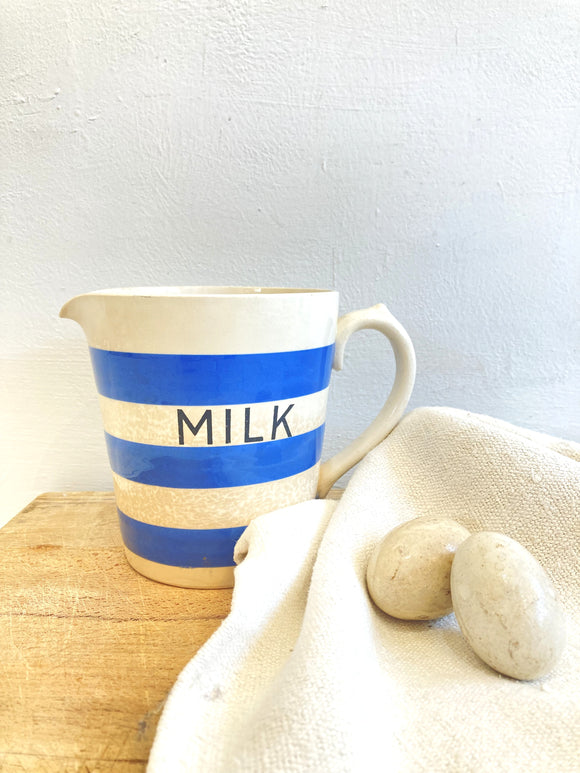 Vintage Sadler 2 pint blue & white milk jug