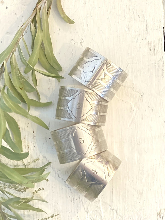 Numbered napkin rings