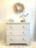 Little Victorian chest of drawers