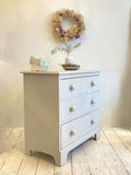Little Victorian chest of drawers