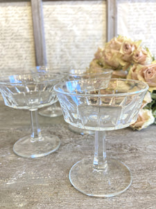 Set of 4 champagne coupes