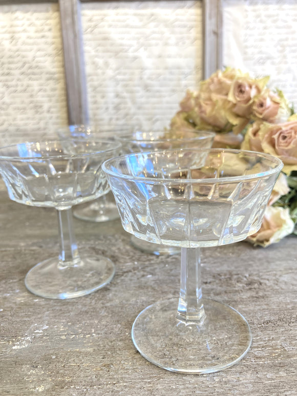 Set of 4 champagne coupes