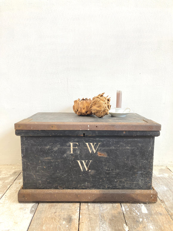 Little Victorian carpenters chest